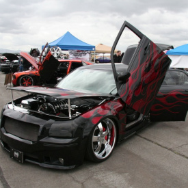 Ламбо двери ULD tuning Bolt ON на Dodge Magnum